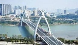 邕江大桥吃瓜事故,意外频发，安全意识需加强