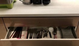 舍友吃瓜吃到自己宿舍,舍友吃瓜引发的宿舍风云