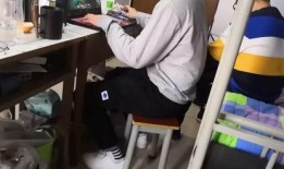 舍友吃瓜吃到自己宿舍,舍友吃瓜引发的宿舍风云